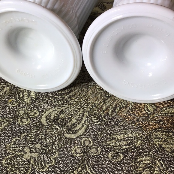 Milk Glass Vase pair EO Brody USA vintage authentic MCM decor - Picture 6 of 6